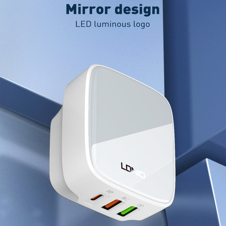 LDNIO Q334 32W 타입-C + 듀얼 USB 포트 충전기 1m 마이크로 USB 데이터 케이블 포함, EU 플러그