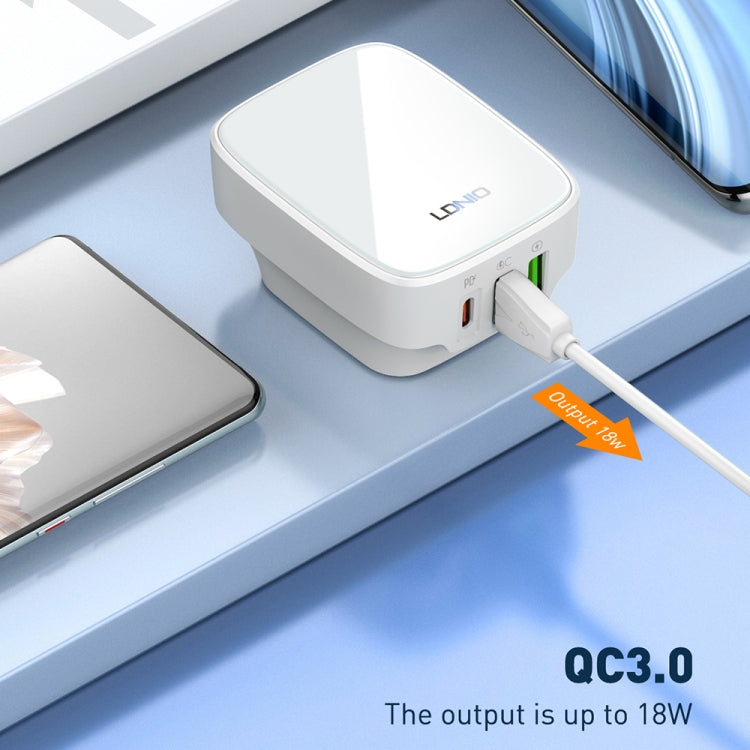 LDNIO Q334 32W 타입-C + 듀얼 USB 포트 충전기 1m 마이크로 USB 데이터 케이블 포함, EU 플러그