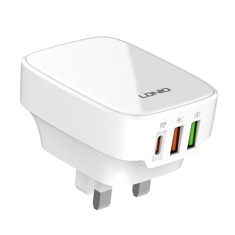 LDNIO Q334 32W 타입-C + 듀얼 USB 포트 충전기 1m USB-C / 타입-C to USB-C / 타입-C 데이터 케이블 포함, EU 플러그, UK 플러그, US 플러그