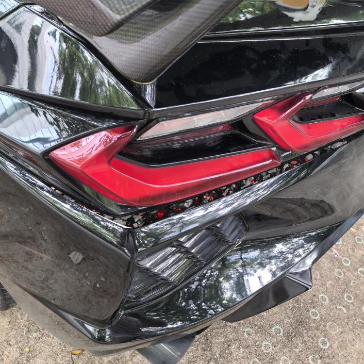 2pcs/Set Forged Gold Foil Carbon Fiber Car Taillight Below Decorative Sticker for Chevrolet Corvette C8 2020-, Left and Right Driver, Taillight Below