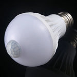 E27 7W 16 LED SMD 5730 450LM 적외선 모션 센서 LED 전구, 센서 거리: 4-6m, AC 220V, E27 7W 백색광