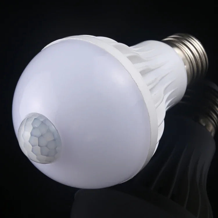 E27 7W 16 LED SMD 5730 450LM 적외선 모션 센서 LED 전구, 센서 거리: 4-6m, AC 220V, E27 7W 백색광