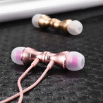 스포츠 헤드폰 3.5mm 잭 이어폰 땀 방지 스테레오 강력 베이스 음악 자석 헤드셋 마이크 포함 아이폰 삼성용