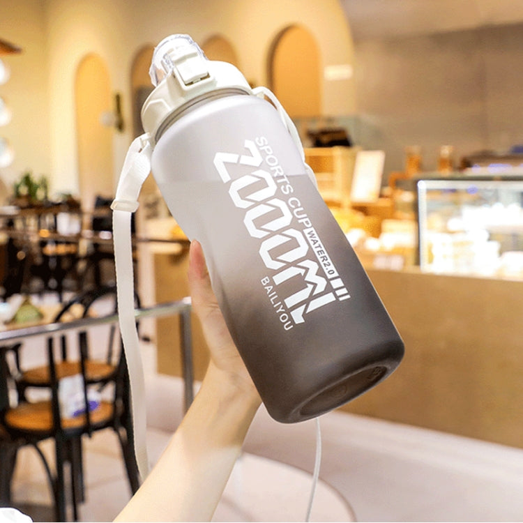 서리 낀 그라데이션 색상 대용량 스포츠 물컵 야외 휴대용 빨대 물병, 2000ml