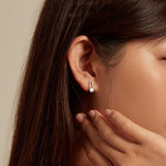 스털링 실버 S925 화이트 골드 도금 지르코니아 홀로우 라인 귀걸이, BSE732
